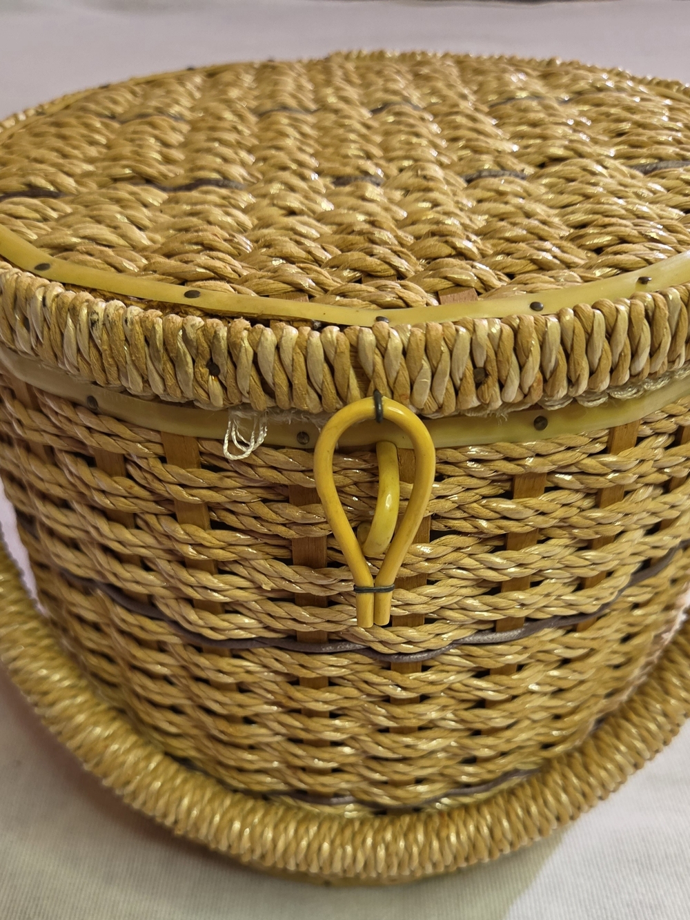 Vtg Singer Sewing Basket  Wicker Box Made in Japan Large Lined 1960s